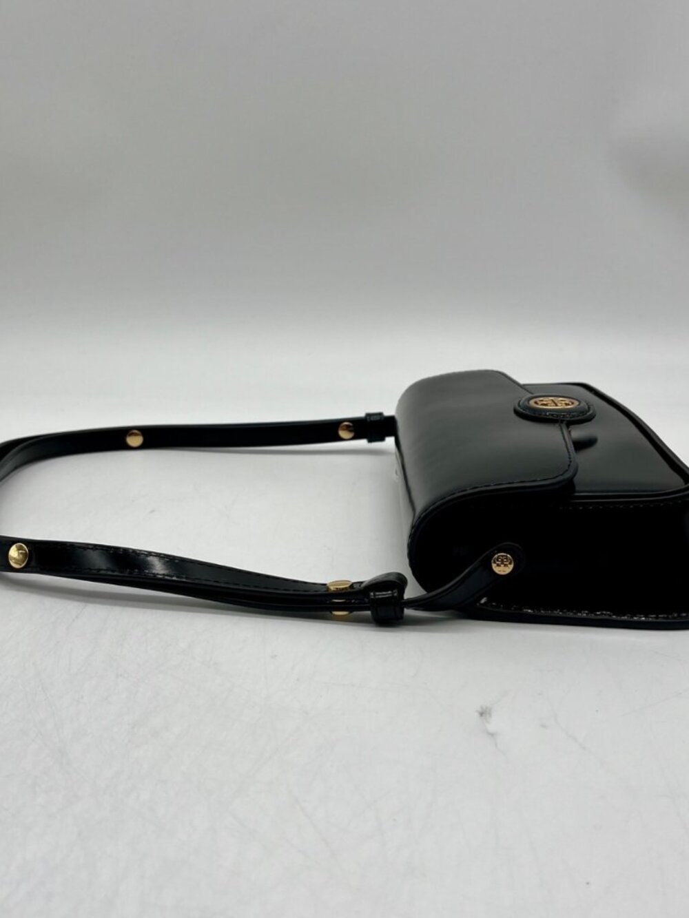 Tory Burch Black Leather Robinson Spazzolato East/Weat Shoulder Bag - Picture 4 of 10